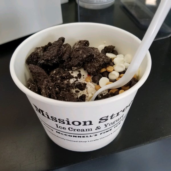 8/20/2021 tarihinde Jennifer F.ziyaretçi tarafından Mission Street Ice Cream and Yogurt - Featuring McConnell&#39;s Fine Ice Creams'de çekilen fotoğraf