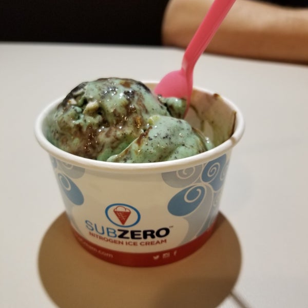 11/12/2018 tarihinde Jennifer F.ziyaretçi tarafından Sub Zero Ice Cream &amp; Yogurt'de çekilen fotoğraf