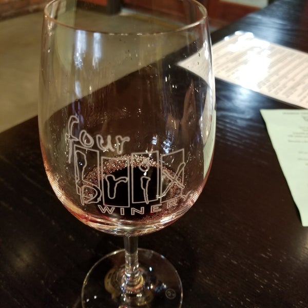 3/3/2019 tarihinde Jennifer F.ziyaretçi tarafından Four Brix Winery and Tasting Room'de çekilen fotoğraf