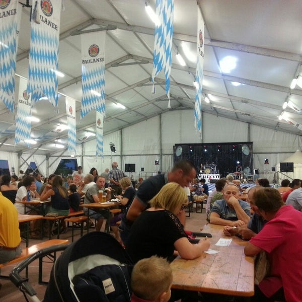 รูปภาพถ่ายที่ Agost Bier Fest โดย Marco Z. เมื่อ 8/13/2013