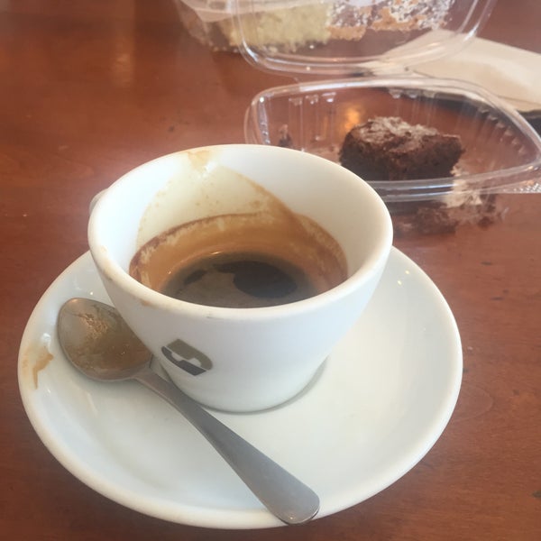 7/1/2016 tarihinde Nađa S.ziyaretçi tarafından Klatch Coffee - San Dimas'de çekilen fotoğraf