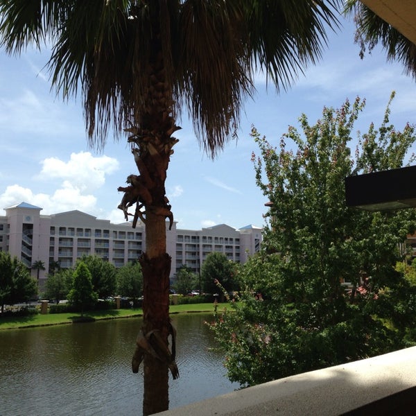 Foto diambil di Floridays Resort Orlando oleh Calvin F. pada 6/22/2013