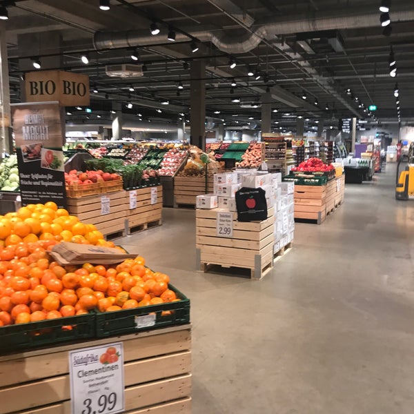 Снимок сделан в EDEKA Center St. Pauli пользователем Sascha B. 10/1/2018