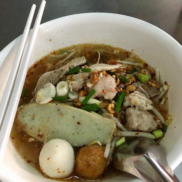Photo taken at Je Sunee Noodle by Cheese L. on 7/12/2018