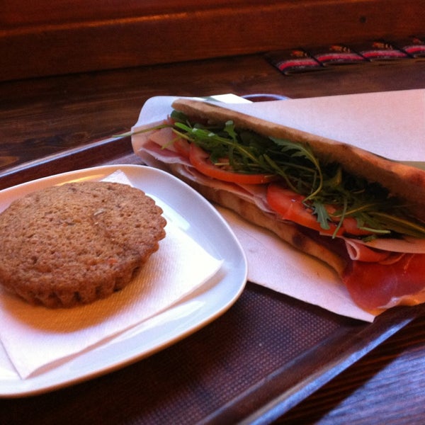Foto tirada no(a) Lucas Super Sandwich por Citiriga_mihai em 1/16/2013