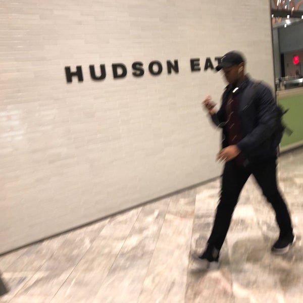 รูปภาพถ่ายที่ Hudson Eats โดย Eric N. เมื่อ 3/6/2019