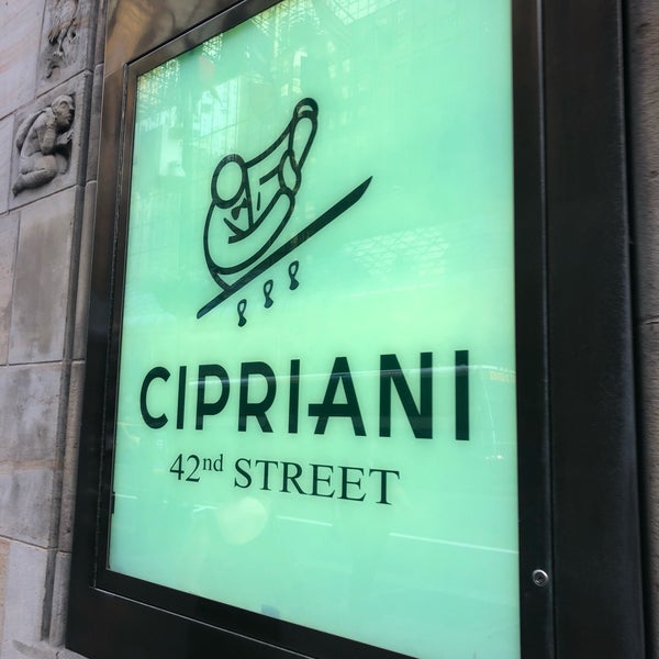รูปภาพถ่ายที่ Cipriani 42nd Street โดย Eric N. เมื่อ 7/12/2018