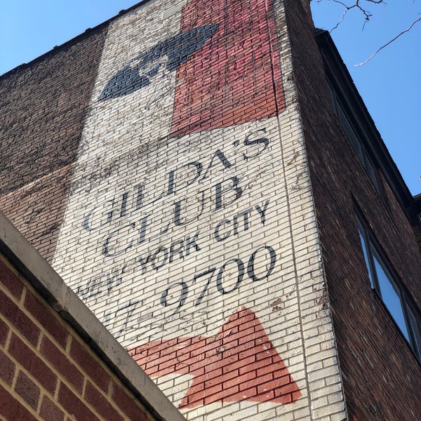 Снимок сделан в Gilda&#39;s Club New York City пользователем Eric N. 3/11/2019