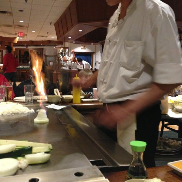 Снимок сделан в Sakura Japanese Steak, Seafood House &amp; Sushi Bar пользователем Lorena J. 3/11/2013