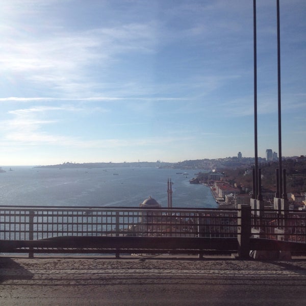 Foto scattata a Boğaziçi Köprüsü da Nermin A. il 12/5/2015