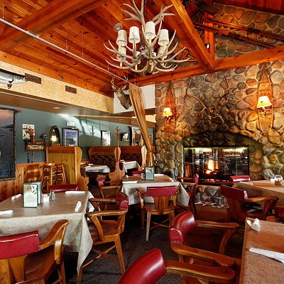 Foto tirada no(a) Timbers Inn Restaurant &amp; Tavern por Timbers Inn Restaurant &amp; Tavern em 7/11/2013