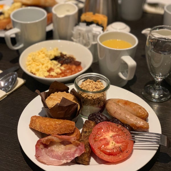 Breakfast is great and included in the charge. Room is really small but here is London.