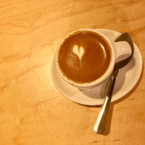 10/22/2017 tarihinde Joanna L.ziyaretçi tarafından Blue Bottle Coffee'de çekilen fotoğraf