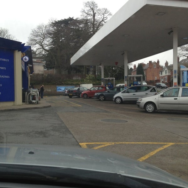 Tesco Express Grocery Store in Kidderminster