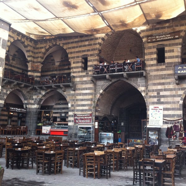 รูปภาพถ่ายที่ Tarihi Hasan Paşa Hanı โดย Nihal A. เมื่อ 5/10/2013