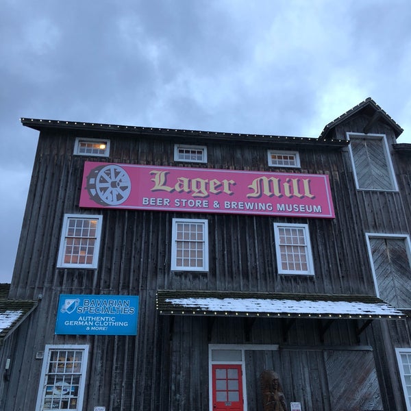 Foto tomada en Lager Mill Beer Store &amp; Brewing Museum  por Josh M. el 11/17/2018