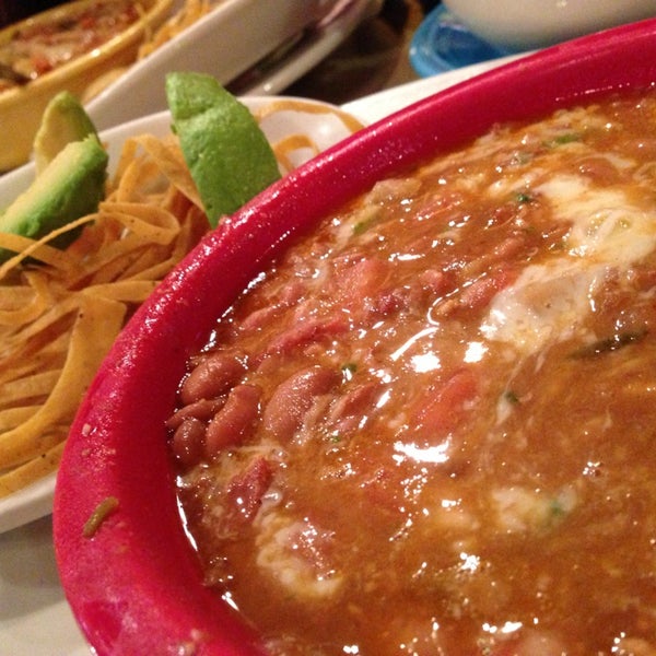 Foto tomada en La Parrilla Mexican Restaurant  por Rebekah M. el 1/4/2013