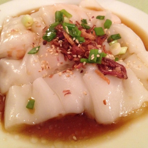 Photo taken at Szechuan Garden Chinese Restaurant by Najla A. on 6/6/2014