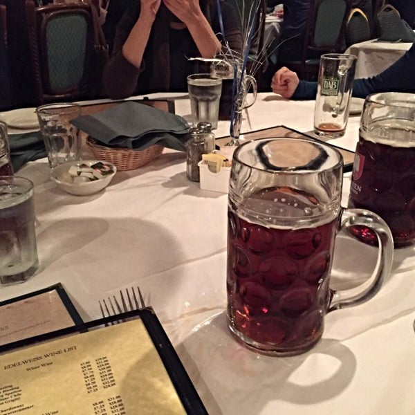 10/25/2014 tarihinde Nancy D.ziyaretçi tarafından Edelweiss German/American Restaurant'de çekilen fotoğraf