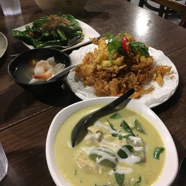 Foto scattata a E-Sarn Thai Cuisine da Jessica C. il 3/3/2019