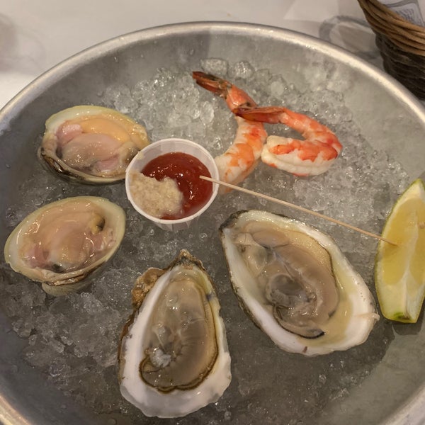 Foto scattata a Turners Seafood Grill &amp; Market da Consta K. il 10/13/2019