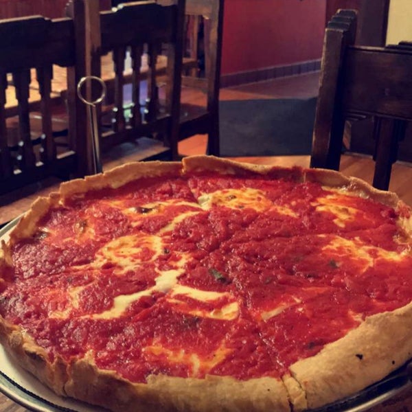 Foto tirada no(a) Lefty&#39;s Chicago Pizzeria por . em 4/13/2018