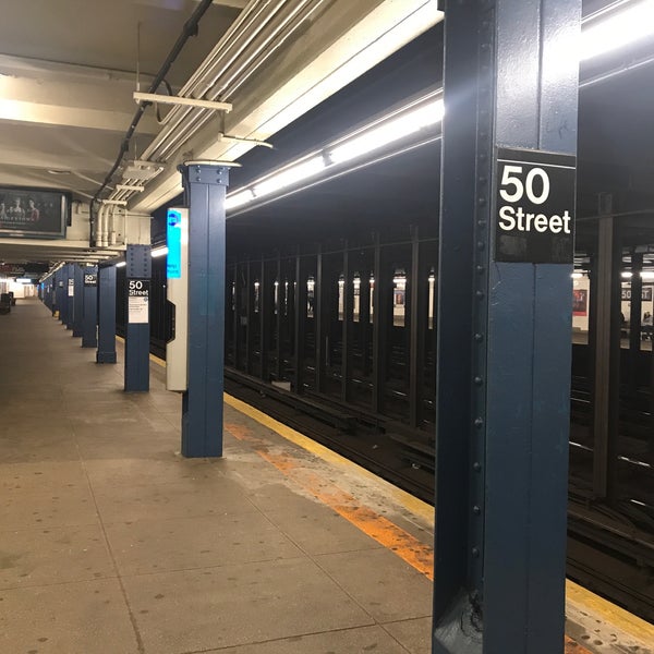 Das Foto wurde bei MTA Subway - 50th St (C/E) von SiriRath S. am 5/11/2018 aufgenommen