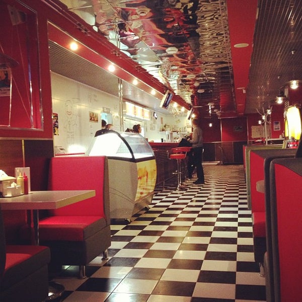 Снимок сделан в Diner &amp; Burger Bar пользователем Илья А. 4/11/2013