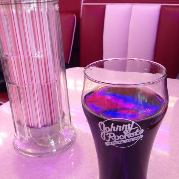 Photo taken at Johnny Rockets by Илья А. on 4/23/2013