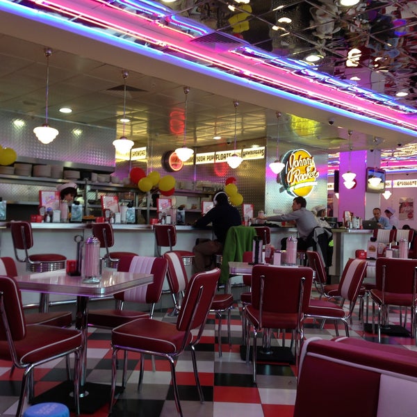 Photo taken at Johnny Rockets by Илья А. on 4/27/2013