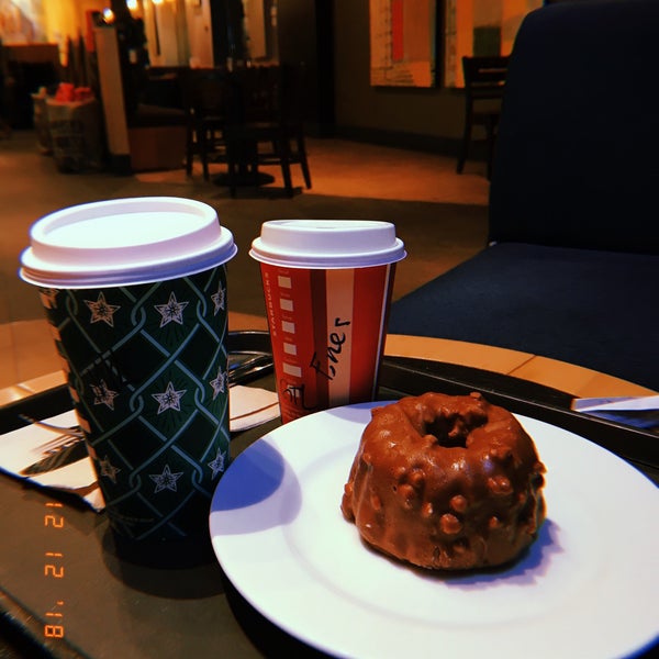 12/12/2018 tarihinde Misha S.ziyaretçi tarafından Starbucks'de çekilen fotoğraf