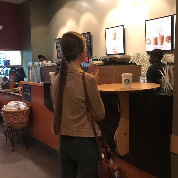 Das Foto wurde bei Starbucks von Misha S. am 3/26/2019 aufgenommen