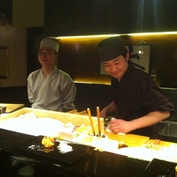 4/16/2013 tarihinde Gregory P.ziyaretçi tarafından Sushi Oyama'de çekilen fotoğraf