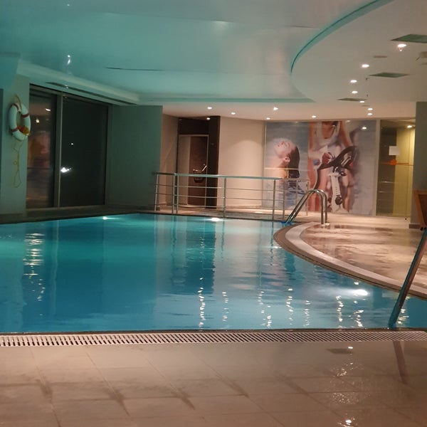 Das Foto wurde bei Ramada Hotel &amp; Suites Kemalpaşa von Hasan am 8/11/2019 aufgenommen