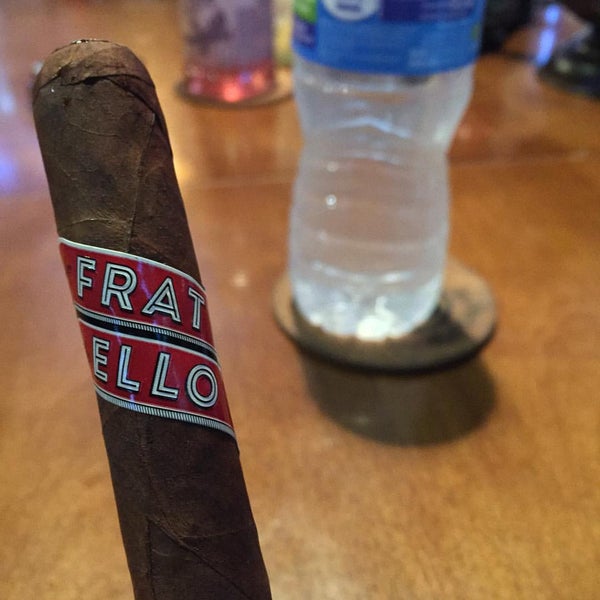 9/20/2015 tarihinde Dave W.ziyaretçi tarafından Ohlone Cigar Lounge'de çekilen fotoğraf