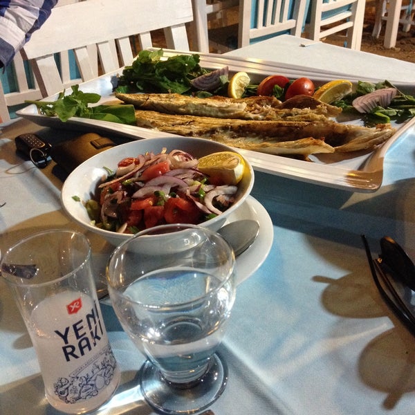 Foto scattata a JustDatça Beach &amp; Bistro da Yağmur il 9/26/2015