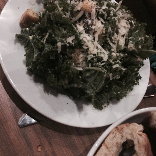Foto tomada en Sprig Restaurant  por Shay T. el 11/28/2015