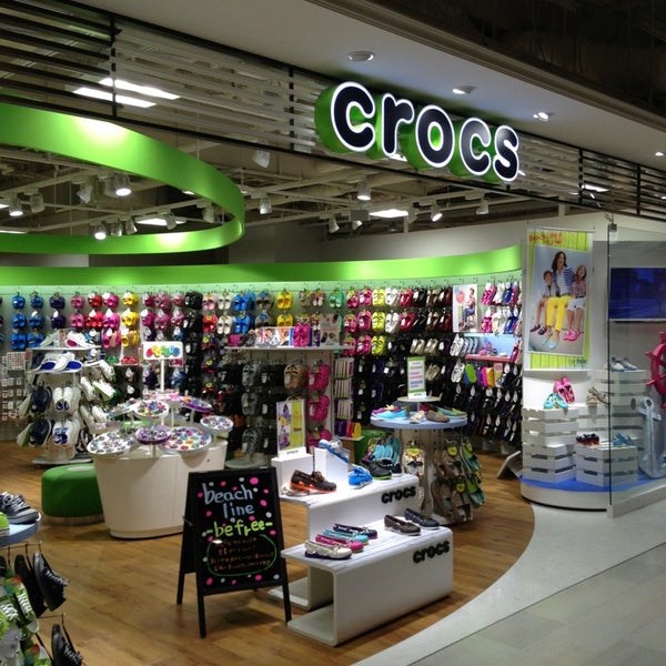 Crocs ヨドバシ梅田店 Now Closed Shoe Store In Osaka
