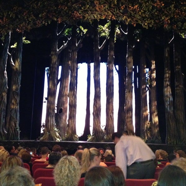 Foto diambil di Cinderella on Broadway oleh Sebastian F. pada 6/28/2013