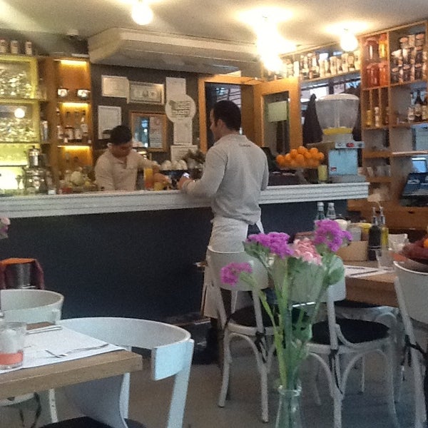 4/25/2013에 Natalia K.님이 Faros Restaurant Sirkeci에서 찍은 사진