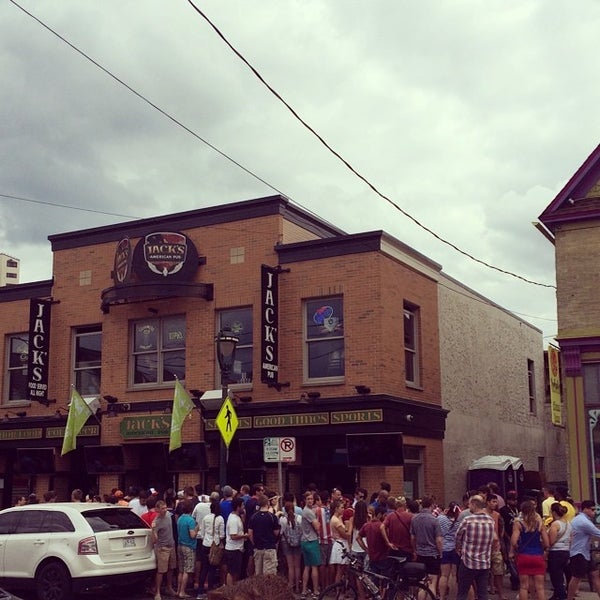 Foto diambil di Jack&#39;s American Pub oleh Chad W. pada 7/1/2014