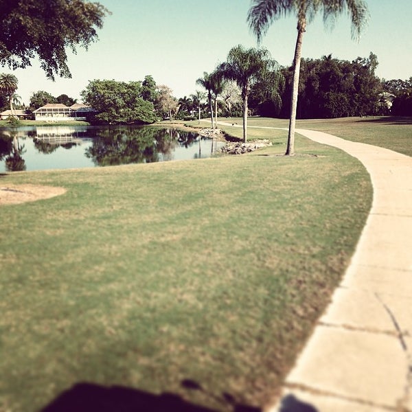 Foto diambil di Hibiscus Golf oleh Chad W. pada 3/10/2014