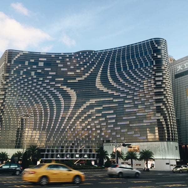 медиафасад торгового центра star place в коасиунге, южный тайвань. Star place. Great eight анапа бассейн. Star place. Star place.