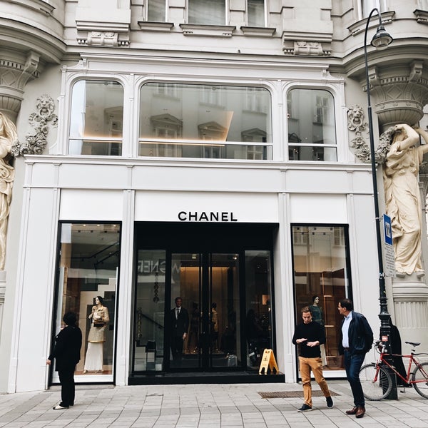 Kig forbi smuk konsonant Chanel (Now Closed) - Boutique in Innere Stadt
