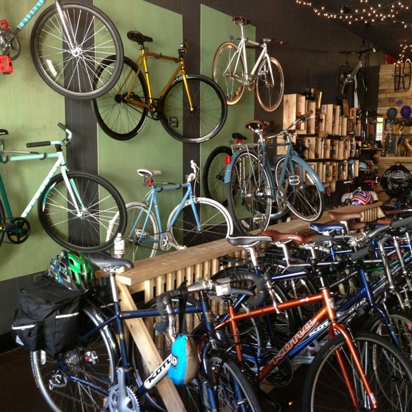 Ride shop, уфа, улица набережная реки уфы. Rider shop. Декор гаража. Магазин райд. Ride shop.