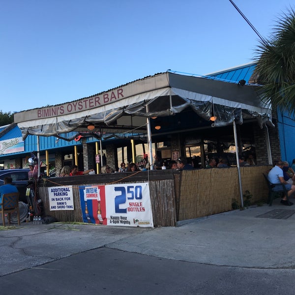 Foto tomada en Bimini&#39;s Oyster Bar and Seafood Cafe  por John H. el 8/22/2016