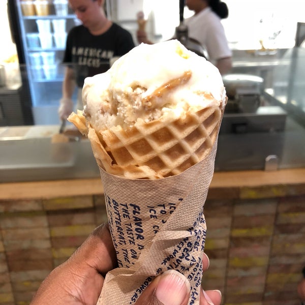 Photo taken at Jeni&#39;s Splendid Ice Creams by Michael N. on 7/15/2018