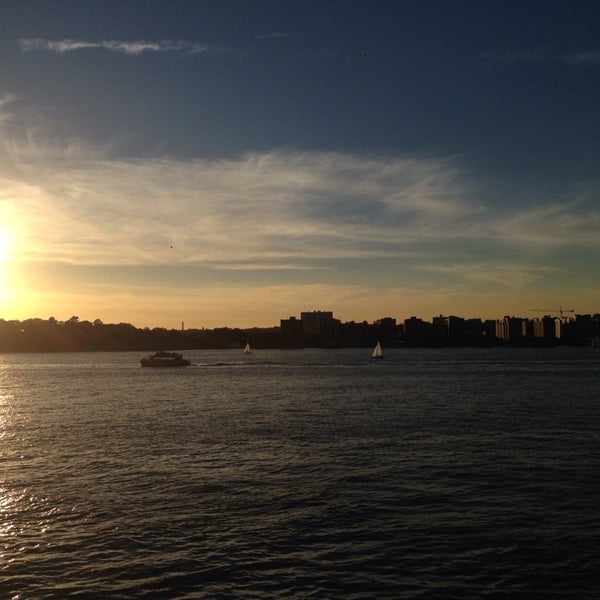 10/15/2013にDan B.がThe Sunset Terrace at Chelsea Piersで撮った写真