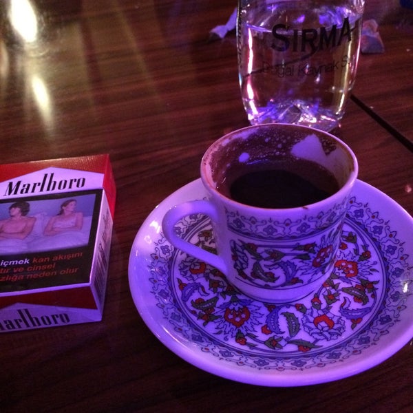Снимок сделан в Glorious&#39;s Cafe &amp; Restaurant пользователем Uğur A. 12/6/2014