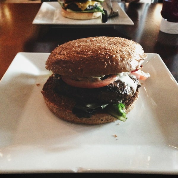 5/24/2013にKelly R.がVillage Burger Barで撮った写真